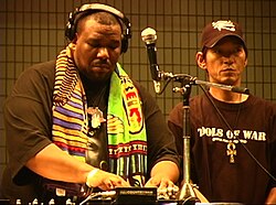 Afrika Bambaataa con DJ Yutaka