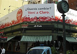 Cartel publicitario con voseo en Buenos Aires