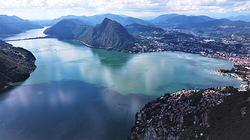 Vista panorámica de Lugano y el monte San Salvatore