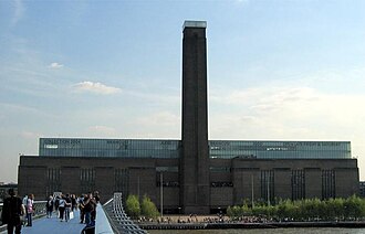 Vista de la Tate Modern desde el Puente del Milenio en Londres