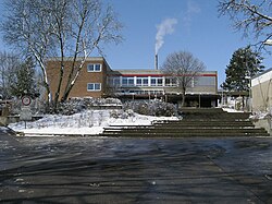 Edificio exterior de una Hauptschule en la localidad de Dornstadt.