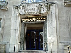 Entrada principal de la Escuela de Higiene y Medicina Tropical de Londres