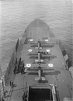 Cazas Sopwith Camel en el HMS Furious