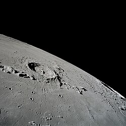 Fotografía del cráter lunar nombrado Eratosthenes en honor al sabio griego