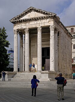 Templo de Augusto en Pula, Croacia