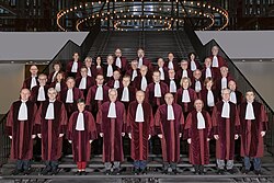 Fotografía institucional de los jueces y magistrados que componen el tribunal.