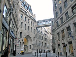Entrada principal histórica de la LSE