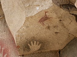 Detalle de las pinturas rupestres conservadas en las paredes rocosas
