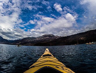 Actividad de kayak en el Lago Epuyén