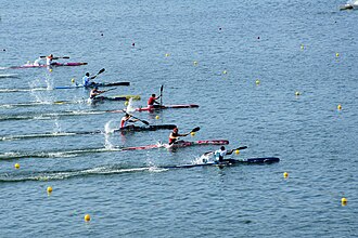 Competición de piragüismo en aguas tranquilas