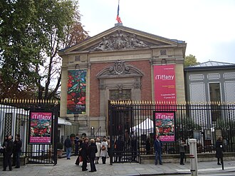 Fachada y entorno urbano del Museo de Luxemburgo