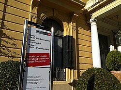 Documento o anuncio relativo al cierre del museo en el palacio de Pedralbes