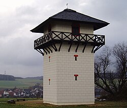 Reconstrucción de una torre de vigilancia romana en el Limes Germanicus en Alemania.
