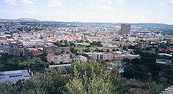 Panorámica urbana de Bloemfontein contemplada desde la Colina Naval