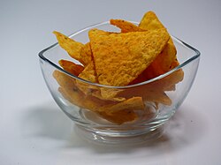 Triángulos de maíz tostado y con aroma a queso