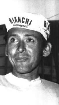 Martín Emilio Cochise Rodríguez firmando un autógrafo