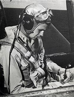 El joven George H. W. Bush a bordo del USS San Jacinto en 1944