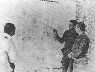 Militares soviéticos planeando una operación durante la guerra civil angoleña