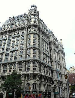 Detalle arquitectónico de la fachada de The Ansonia en el Upper West Side.