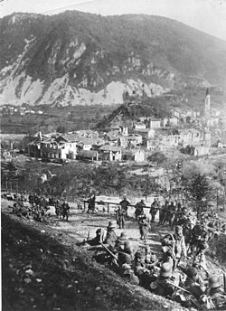 Tropas austrohúngaras tras cruzar el río Isonzo
