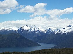 Otra perspectiva visual del paisaje del lago Futalaufquen