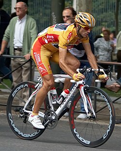 Alejandro Valverde con el maillot de líder.