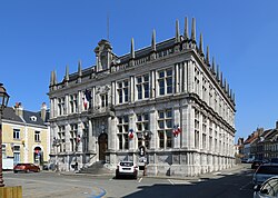 Fachada del Ayuntamiento de Bergues