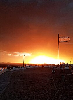 Atardecer sobre el golfo San Matías en Las Grutas