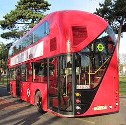 Un New Routemaster visto desde atrás