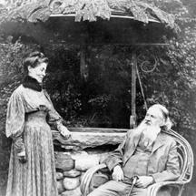 Juliette y Charles Peirce en el jardín de su casa, Arisbe, en 1907