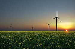 Fuentes renovables como la eólica, solar y biomasa
