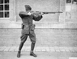 Soldado estadounidense con un BAR en 1918