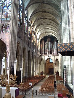 Nave y sepulcros reales