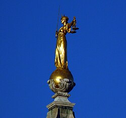 Estatua de la Dama de la Justicia en la cúpula del Old Bailey