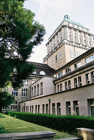 Fachada de la Universidad de Zúrich