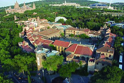 Vista aérea del recinto arquitectónico en la montaña de Montjuïc