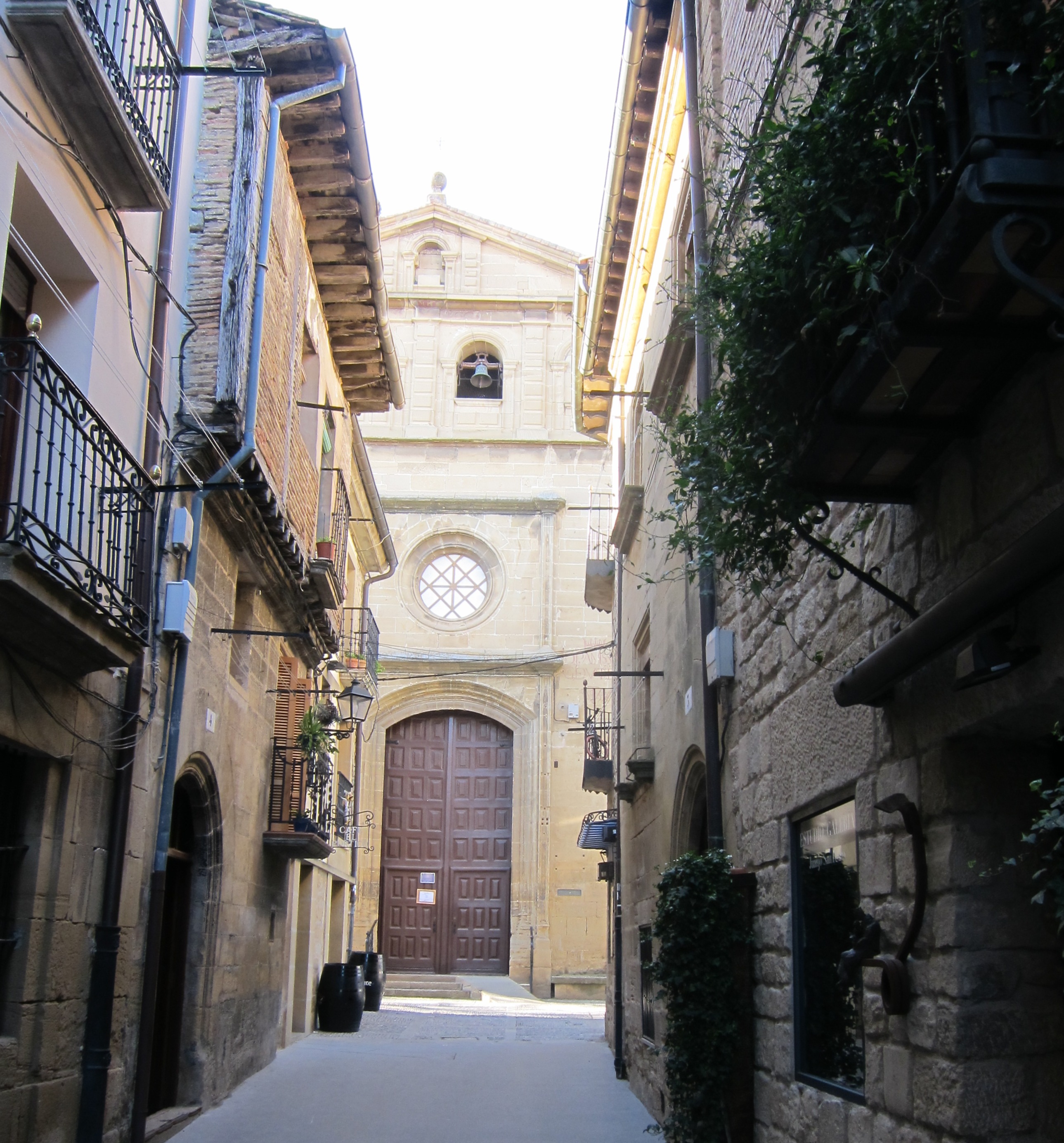 Vista exterior de la Iglesia de Santa María de los Reyes en Laguardia