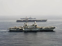 El Cavour navegando junto a otros portaaviones aliados en el Golfo de Omán en junio de 2014