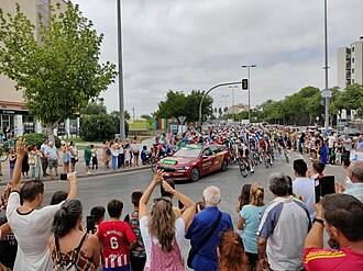 Primož Roglič celebrando su victoria