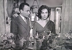 Fotograma de Gina Lollobrigida en la película Woman of Rome