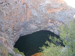 Lago Rojo en Croacia de origen kárstico.