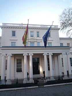 Fachada de una sede diplomática