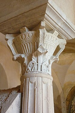 Capitel de la cripta merovingia de Notre-Dame de Jouarre