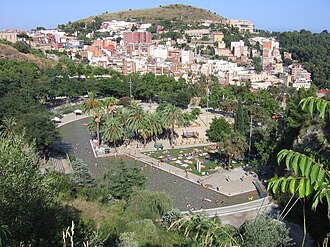 Vista general del entorno del cerro desde el parque de la Creueta del Coll