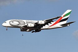 Varios modelos de Airbus A380 de distintas aerolíneas operativas