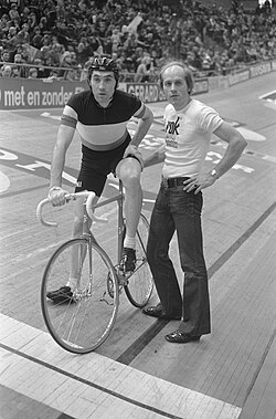 Eddy Merckx compitiendo durante los Seis Días de Rotterdam de 1974