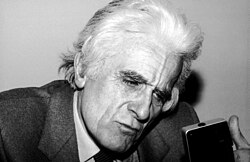 Fotografía de perfil y datos biográficos de Manuel Tuñón de Lara