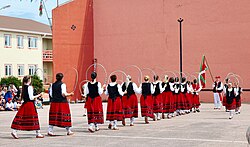 Danzas folclóricas durante las Fiestas Vascas