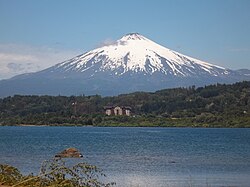 Paisaje turístico y lacustre en la zona de Villarrica