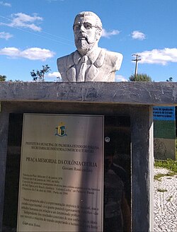 Busto del anarquista italiano Giovanni Rossi en Palmeira, Paraná, Brasil.